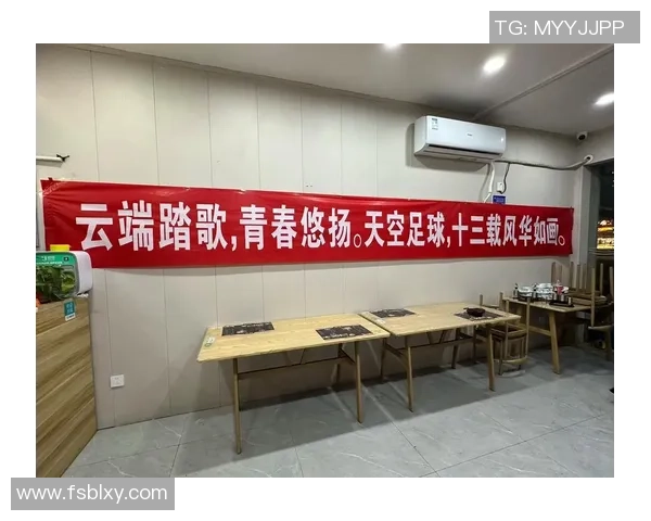 足球明星欢聚一堂举杯庆祝精彩瞬间视频回顾